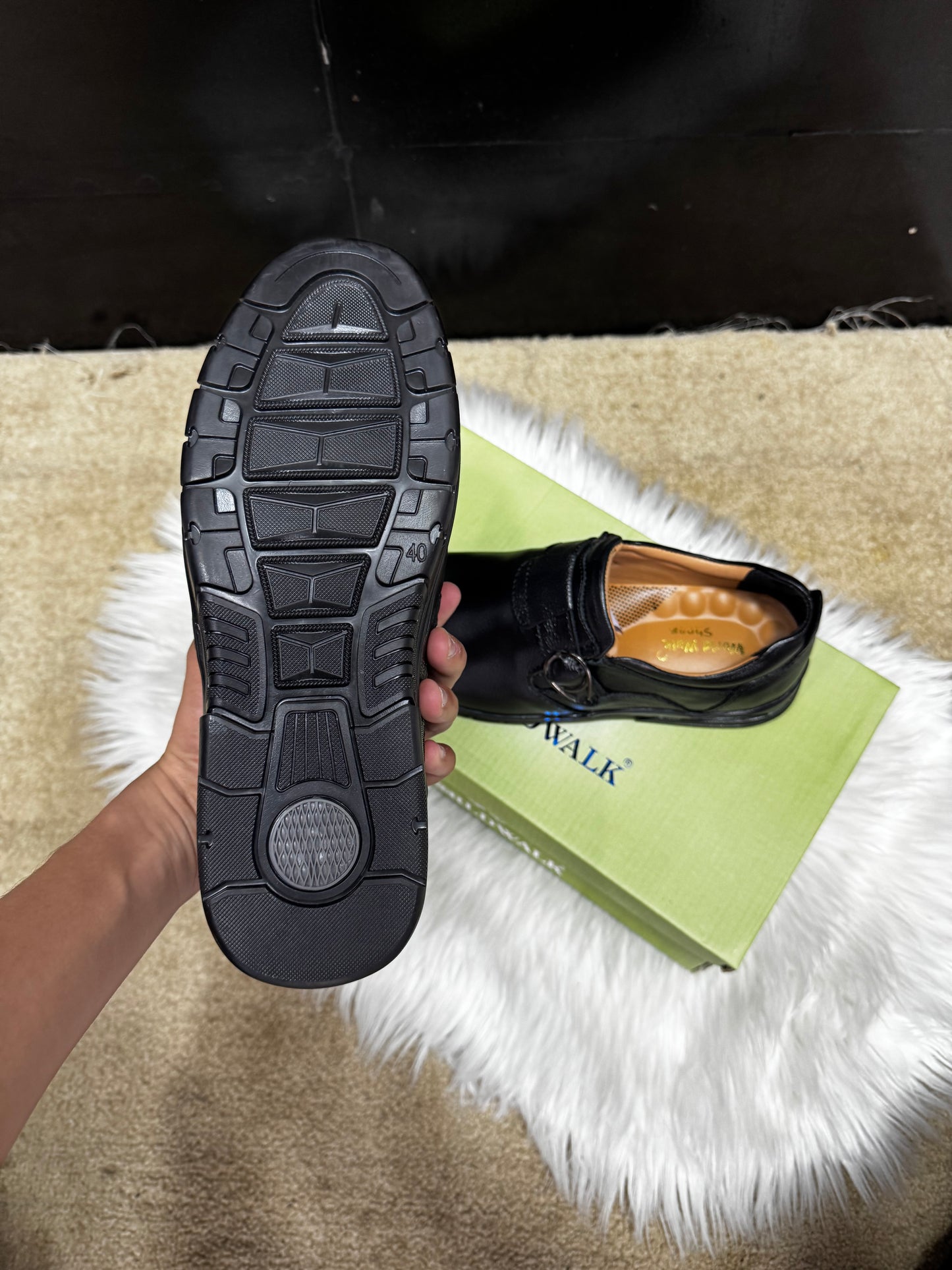 Medicated leather shoes