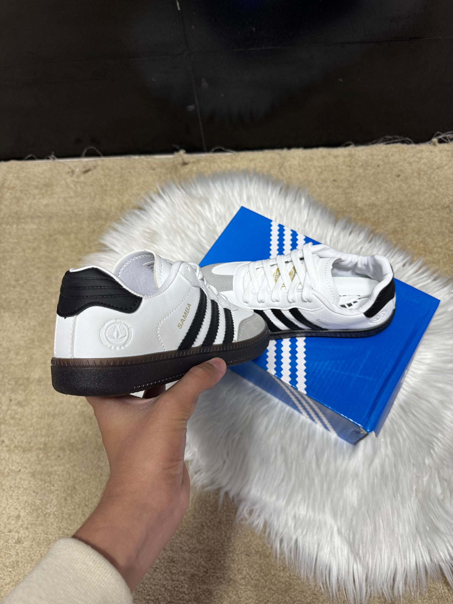 Samba sneaker dot perfect
