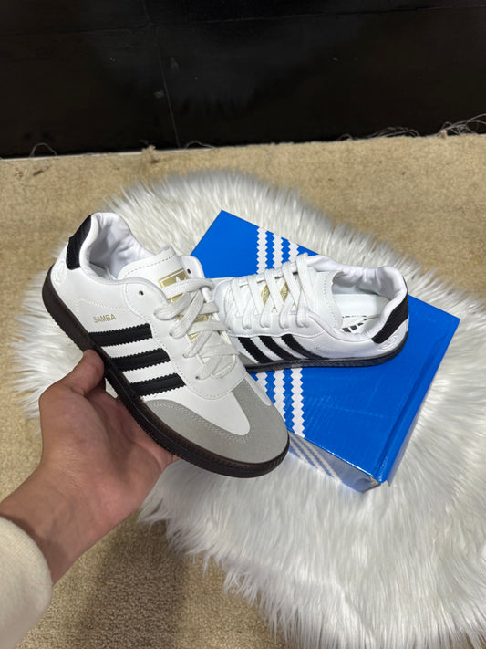 Samba sneaker dot perfect