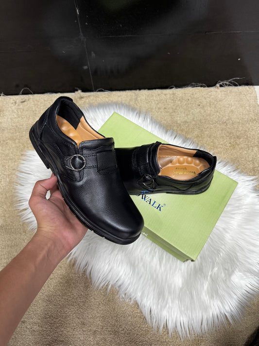 Medicated leather shoes